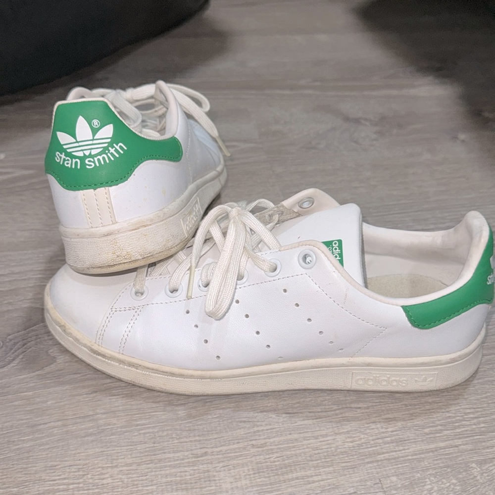 Slightly worn size 6.5 men Stan smith Adidas